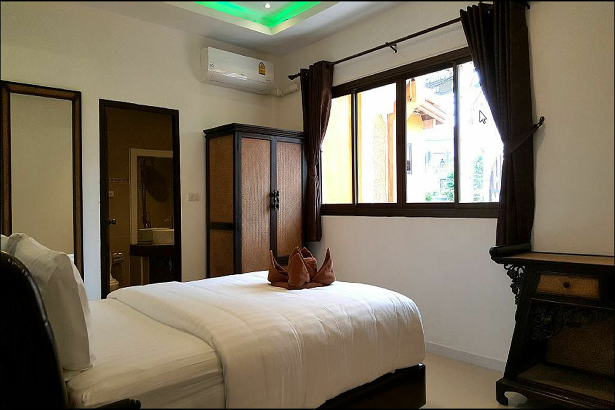 Hideland - The Luxury Tropical Villa Pattaya ภายนอก รูปภาพ