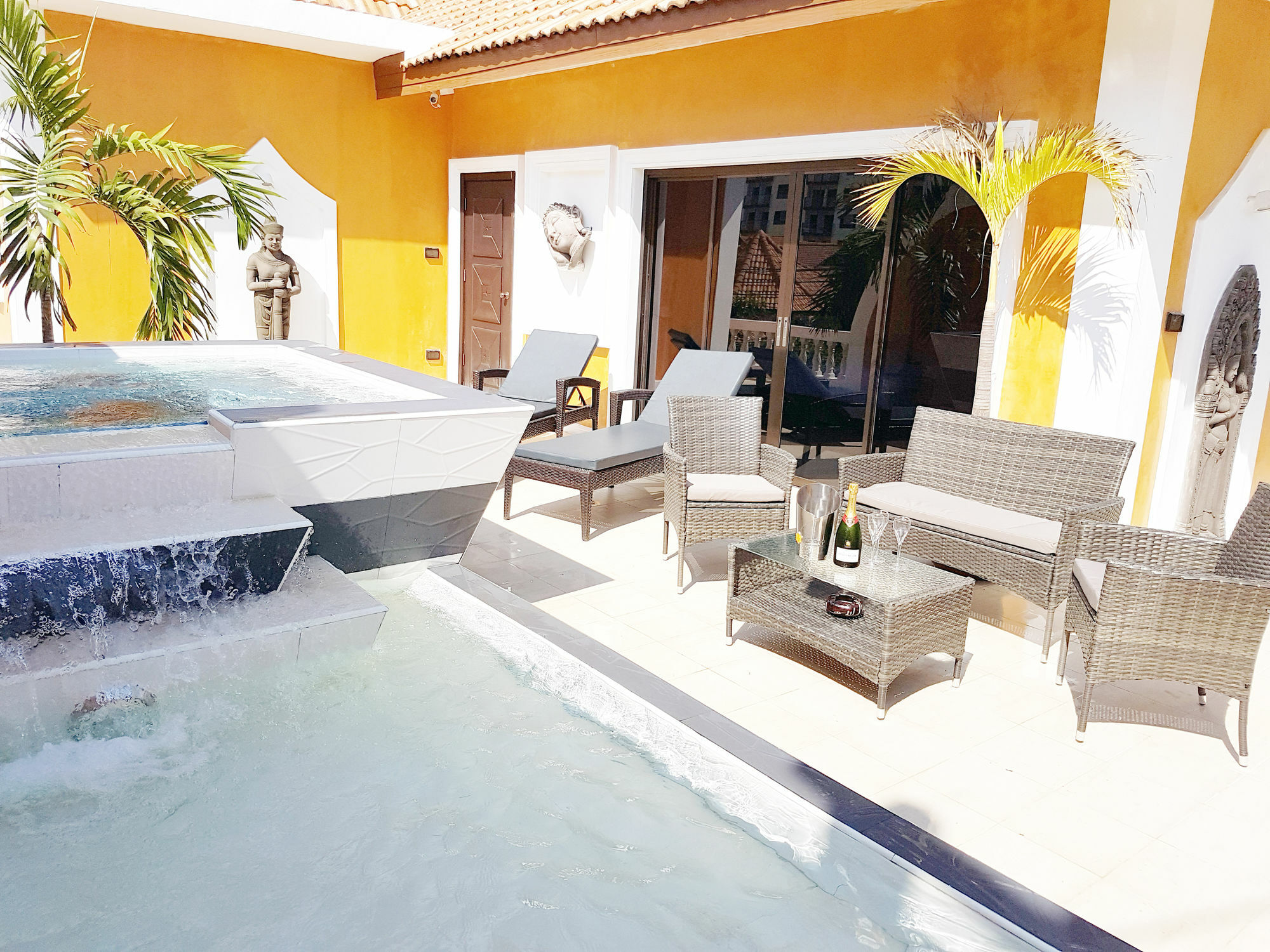 Hideland - The Luxury Tropical Villa Pattaya ภายนอก รูปภาพ