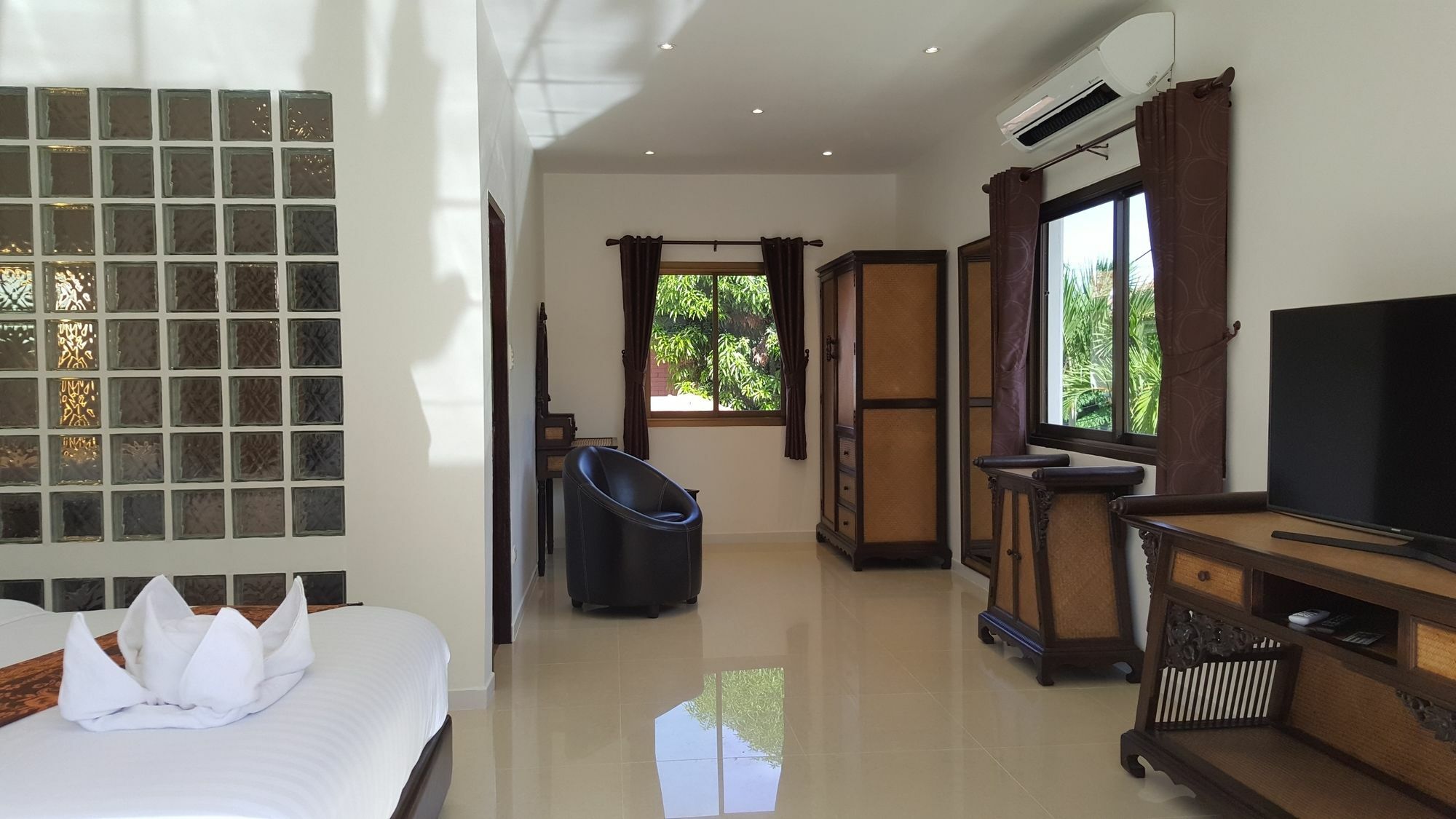 Hideland - The Luxury Tropical Villa Pattaya ภายนอก รูปภาพ