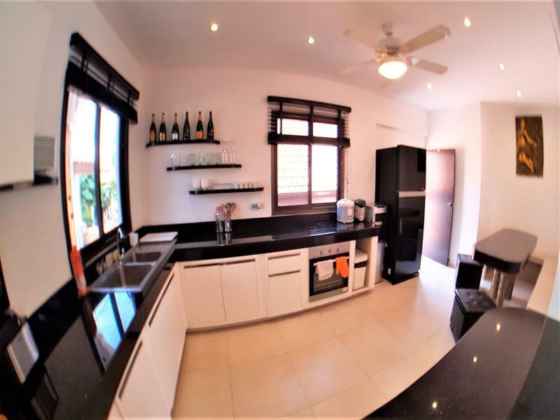Hideland - The Luxury Tropical Villa Pattaya ภายนอก รูปภาพ