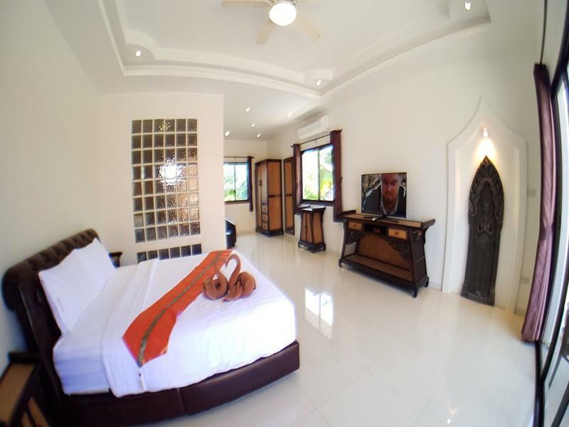 Hideland - The Luxury Tropical Villa Pattaya ภายนอก รูปภาพ